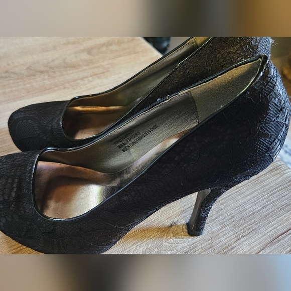Maurices Black Lace Women's Heels Size 7.5 - Picture 2 of 5